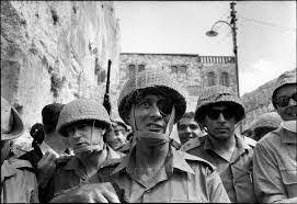 giugno 1967: Moshè Dayan entra nella parte est di Gerusalemme